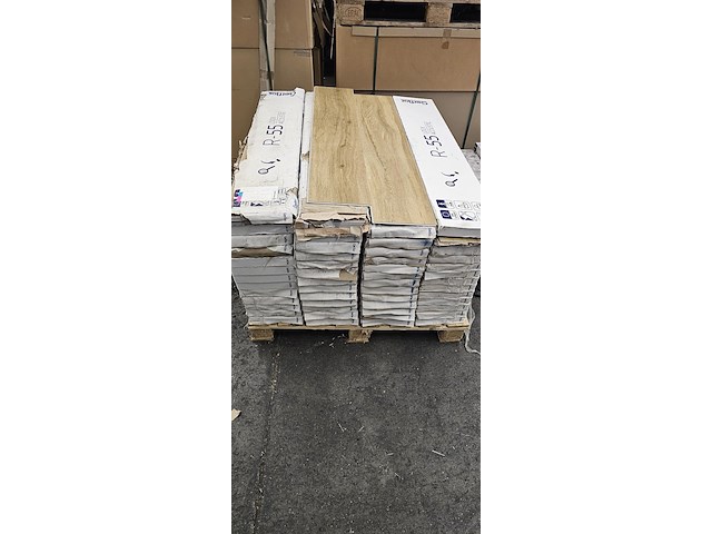 Pvc click geïntegreerd ondervloer 94m² - afbeelding 5 van  7