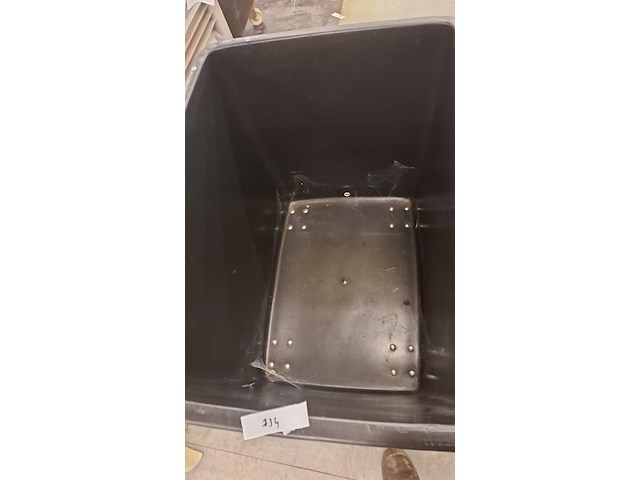 Pvc container op wielen - afbeelding 1 van  3