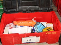 Pvc gereedschapskoffer facom inhoudende ehbo matreriaal