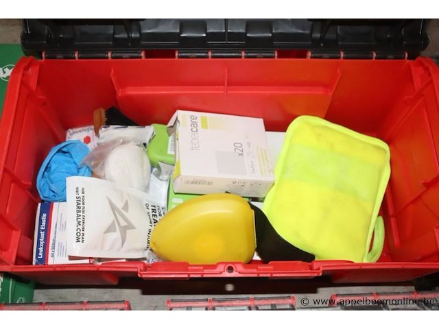 Pvc gereedschapskoffer facom inhoudende ehbo matreriaal - afbeelding 3 van  4