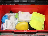 Pvc gereedschapskoffer facom inhoudende ehbo matreriaal - afbeelding 3 van  4