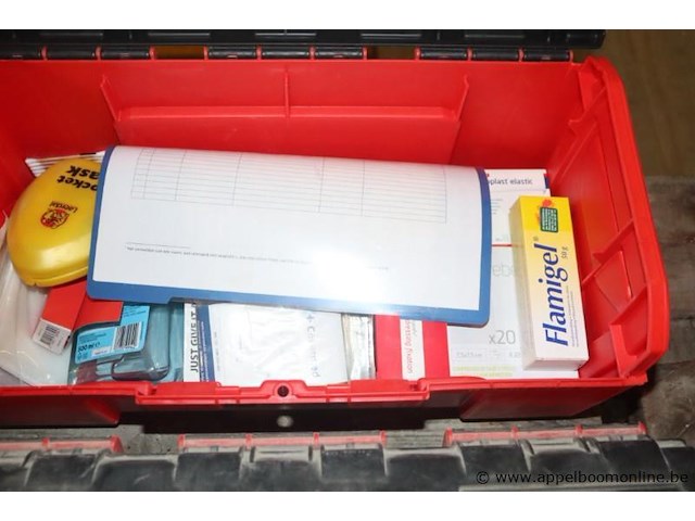 Pvc gereedschapskoffer facom inhoudende ehbo matreriaal - afbeelding 4 van  4