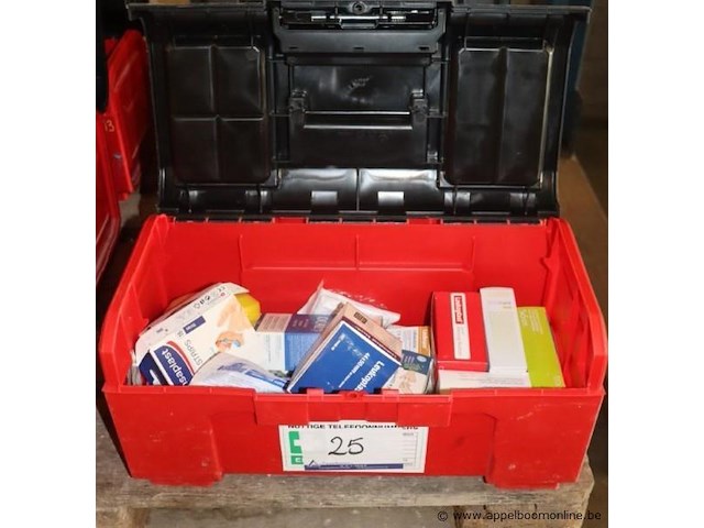 Pvc gereedschapskoffer facom inhoudende ehbo matreriaal - afbeelding 1 van  1