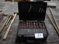 Pvc gereedschapskoffer met inhoud - afbeelding 1 van  3
