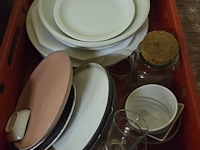 Pvc kist met diversen - afbeelding 1 van  1