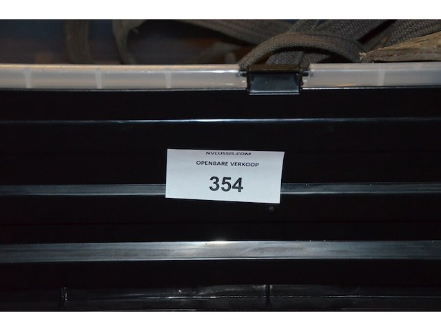Pvc kist met paardengerief - afbeelding 5 van  6
