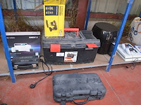 Pvc koffer gevuld met klein handgerief, schuurmachine stanley v20, alarm systeem sigmatek, lithium charger 60v10a - afbeelding 1 van  9