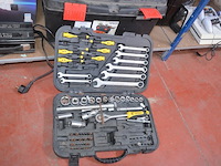 Pvc koffer gevuld met klein handgerief, schuurmachine stanley v20, alarm systeem sigmatek, lithium charger 60v10a - afbeelding 3 van  9