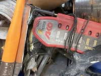 Pvc opbergkoffer dewalt inhoudende diverse multimeters en enig handgereedschap - afbeelding 6 van  6