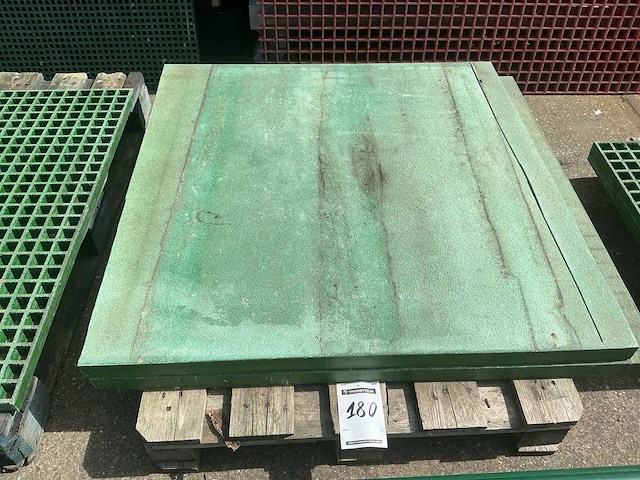 Pvc roostervloer met gesloten mazen (2x) - afbeelding 1 van  1