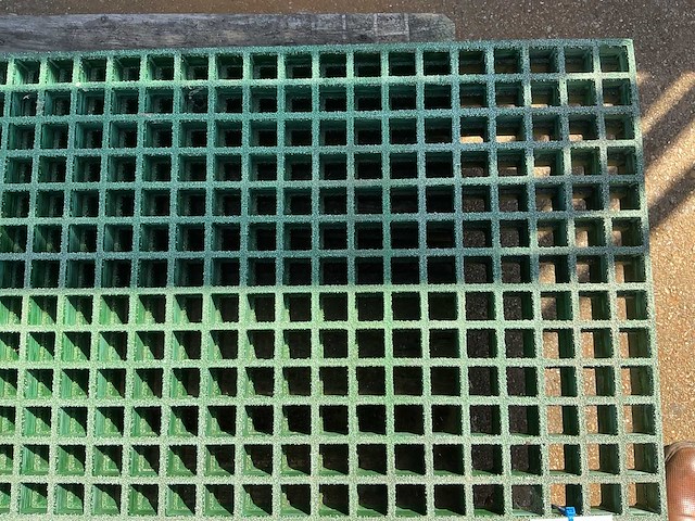 Pvc roostervloer met open mazen (2x) - afbeelding 2 van  2