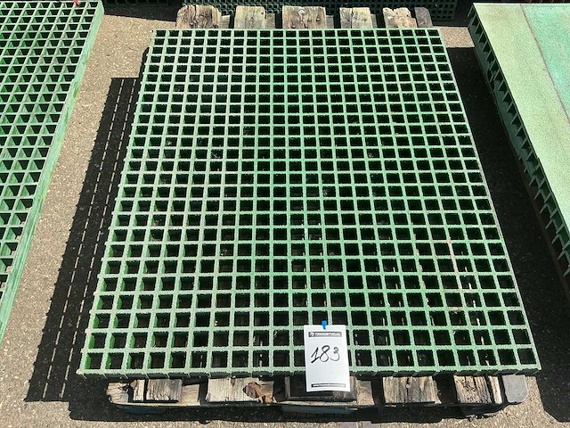 Pvc roostervloer met open mazen - afbeelding 1 van  2