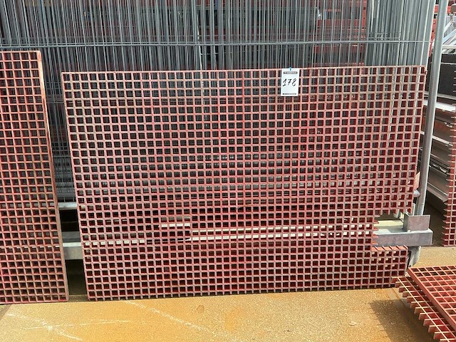 Pvc roostervloer met open mazen - afbeelding 1 van  2