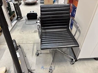 Pvc stoel - afbeelding 2 van  7