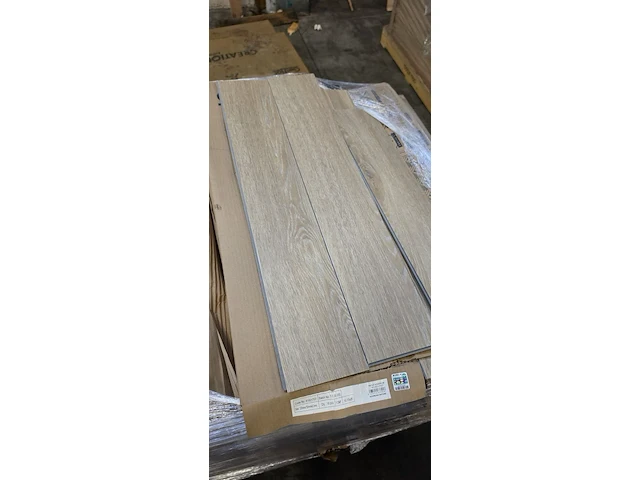 Pvc visgraat geïntegreerde ondervloer 63m² - afbeelding 1 van  3