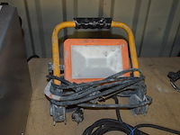 Pvc werkkoffer, boorhamer powerplus powx11831, slijpschijf metabo (defect), ophanging bonrath en mad, 2 led werflampen - afbeelding 5 van  12