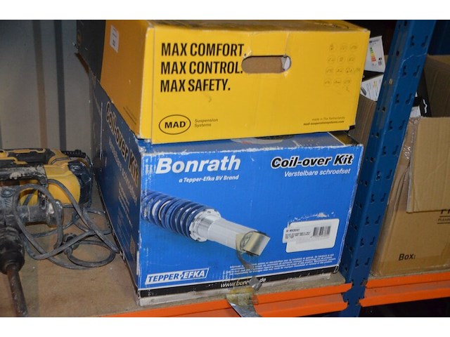 Pvc werkkoffer, boorhamer powerplus powx11831, slijpschijf metabo (defect), ophanging bonrath en mad, 2 led werflampen - afbeelding 7 van  12