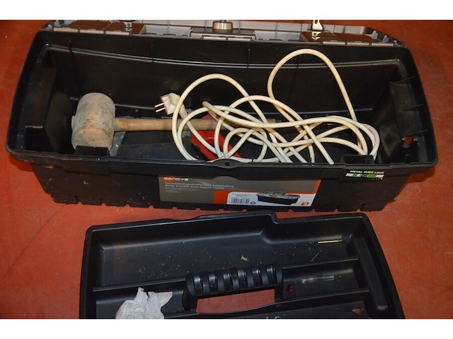 Pvc werkkoffer, boorhamer powerplus powx11831, slijpschijf metabo (defect), ophanging bonrath en mad, 2 led werflampen - afbeelding 10 van  12