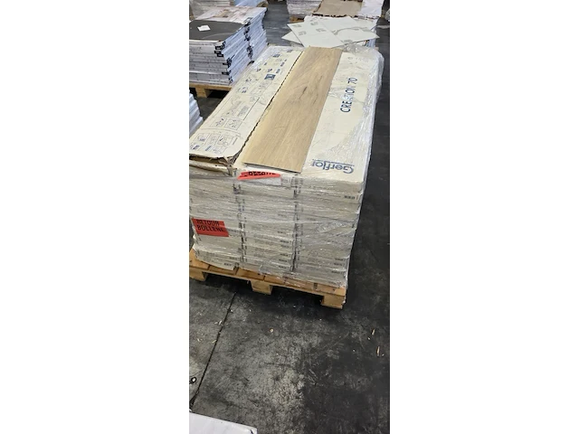 Pvc zelf te verlijmen 152m² - afbeelding 1 van  2