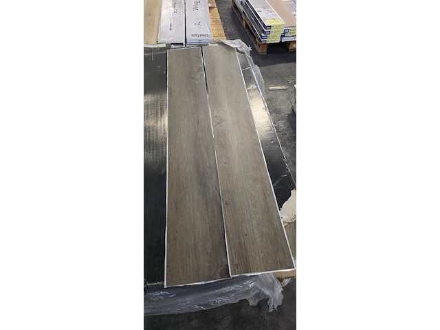Pvc zelfklevend 131m² - afbeelding 1 van  3