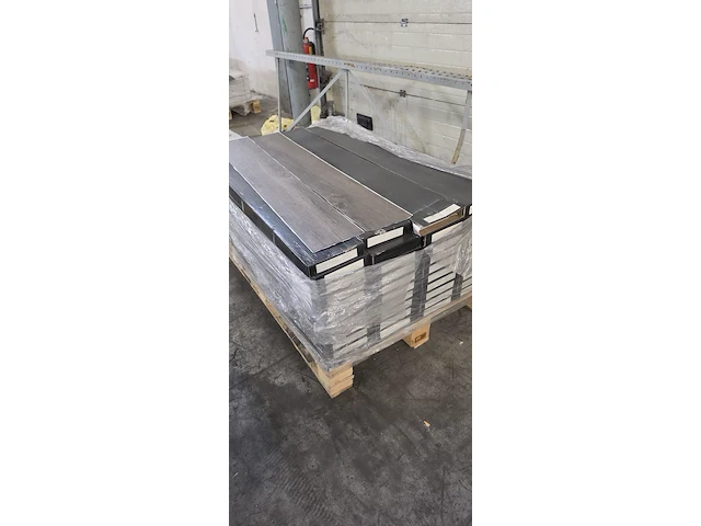 Pvc zelfklevend 131m² - afbeelding 2 van  3