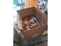Pvc/zinkaccessoires voor dak en riolering - afbeelding 1 van  1