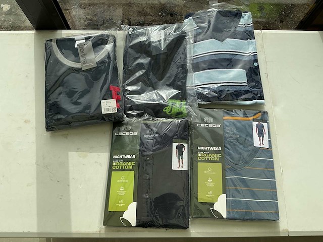 Pyjama’s maat 60 tot 68 (26x) - afbeelding 3 van  4