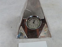 Pyramide met klok - afbeelding 1 van  3