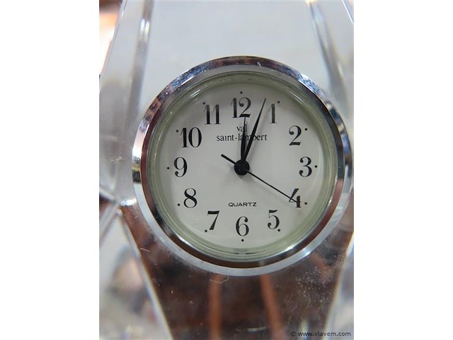 Pyramide met klok - afbeelding 2 van  3