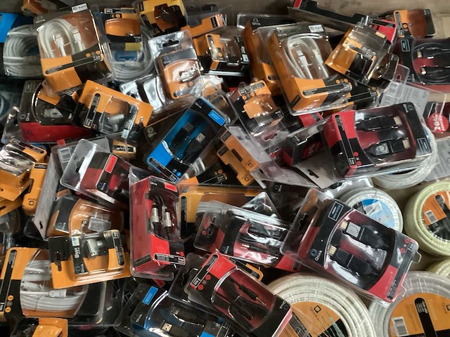 Q-link mix kavel audio- en computeraccessoires (55x) - afbeelding 1 van  6