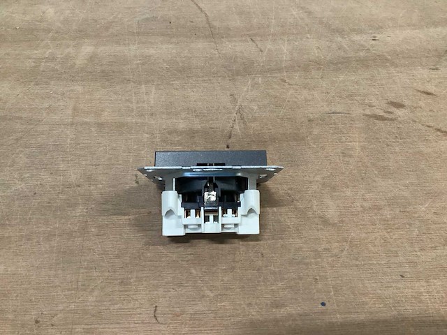 Q-link stopcontact met randaarde mat zwart (9x) - afbeelding 2 van  3