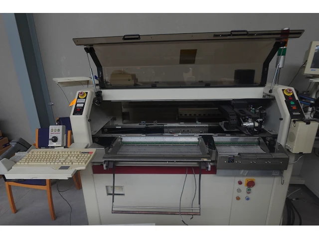 Qaud ( pick & place machine ) - afbeelding 1 van  11