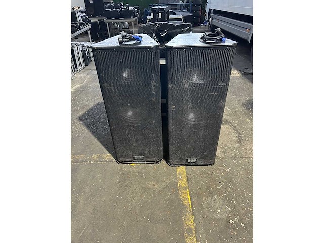 Qsc - kw153 - speaker qsc kw153 (2x) - afbeelding 1 van  3