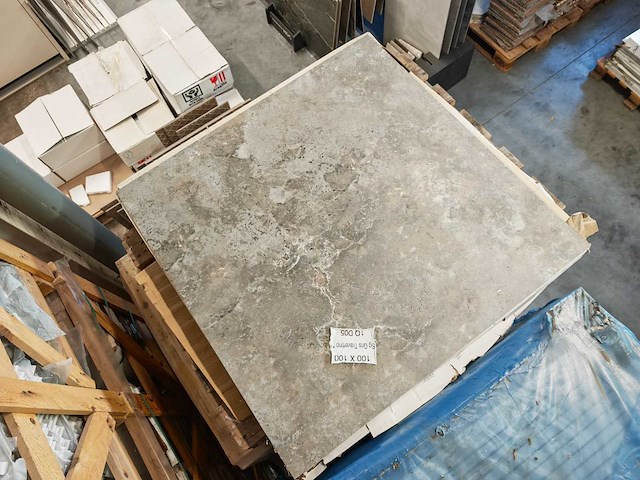 Qua granite gris travertino mat vloertegel 100x100 cm 9 m² - afbeelding 1 van  5