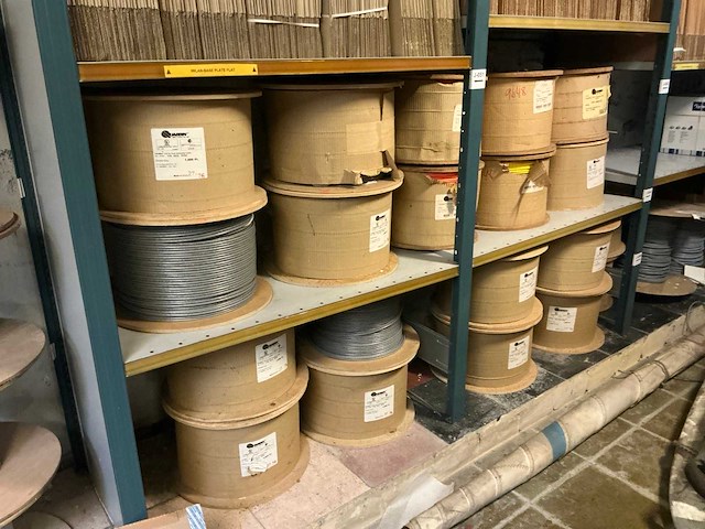 Quabbin bobijnen met diverse kabels (32x) - afbeelding 8 van  15