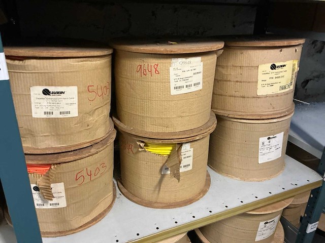 Quabbin bobijnen met diverse kabels (32x) - afbeelding 14 van  15