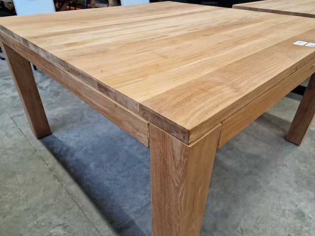 Quality collection teak interieurtafel 140 x 140cm naturel met blokpoten - afbeelding 3 van  4