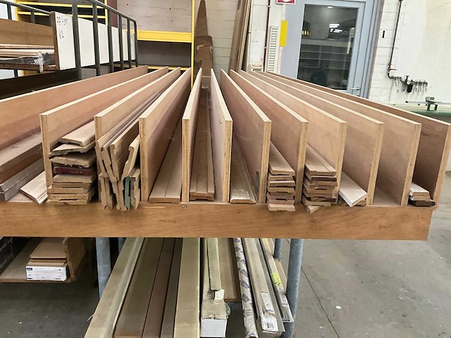 Quick step partij omlijstingen en laminaat - afbeelding 2 van  10