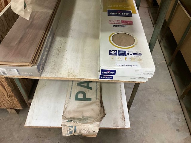 Quick step partij omlijstingen en laminaat - afbeelding 4 van  10