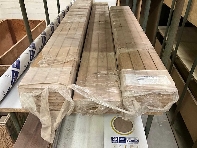 Quick step partij omlijstingen en laminaat - afbeelding 5 van  10