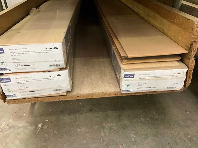 Quick step partij omlijstingen en laminaat - afbeelding 9 van  10