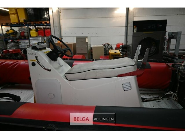 Quicksilver rubberboot met motor en aanhangwagen - afbeelding 6 van  15