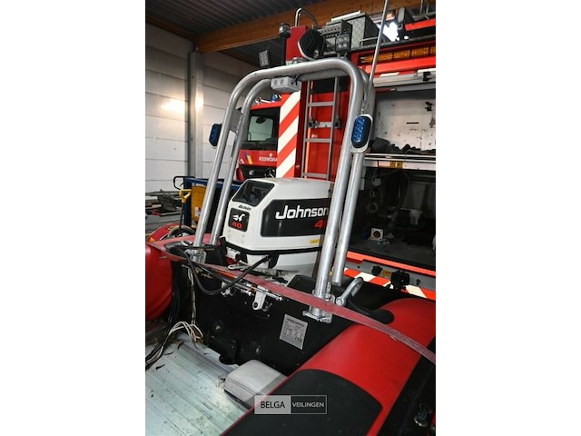 Quicksilver rubberboot met motor en aanhangwagen - afbeelding 7 van  15