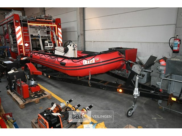 Quicksilver rubberboot met motor en aanhangwagen - afbeelding 1 van  15