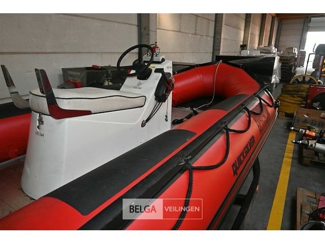 Quicksilver rubberboot met motor en aanhangwagen - afbeelding 13 van  15