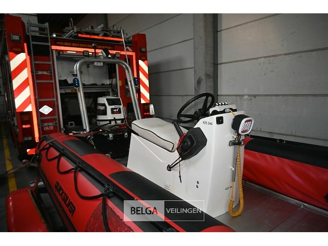 Quicksilver rubberboot met motor en aanhangwagen - afbeelding 14 van  15