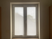 Raam dubbel opendraaiend pvc - dubbel glas + glasgordijn - afbeelding 2 van  3