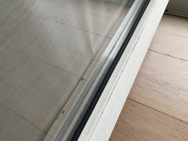 Raam dubbel opendraaiend pvc - dubbel glas + glasgordijn - afbeelding 3 van  3