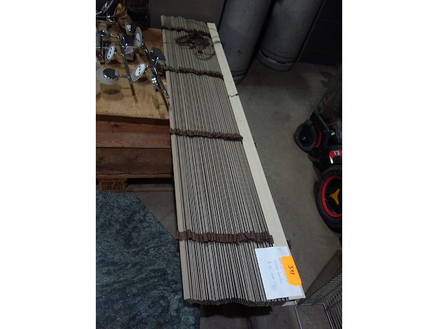 Raamdecoratie met houten lamellen b. 1,70 x h. 2,60 m - afbeelding 1 van  1