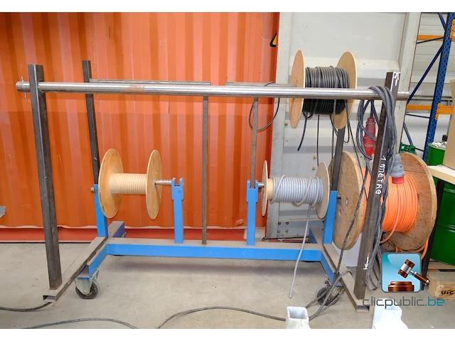 Rack met afrolhaspels - afbeelding 2 van  6